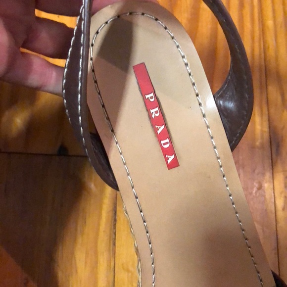 Prada 8 1/2 rattan and brown leather wedge - Picture 7 of 8